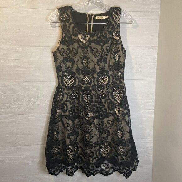 blu pepper Women's Sleeveless Scalloped Hem Black Floral Lace Mini Dress - Picture 3 of 6